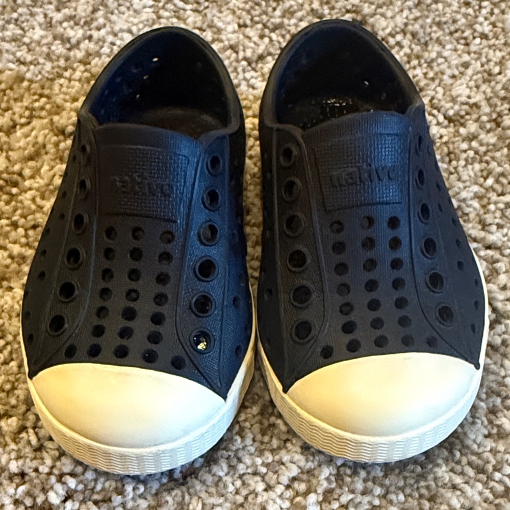 Baby toddler native shoes C5 Black with off white excellent condition